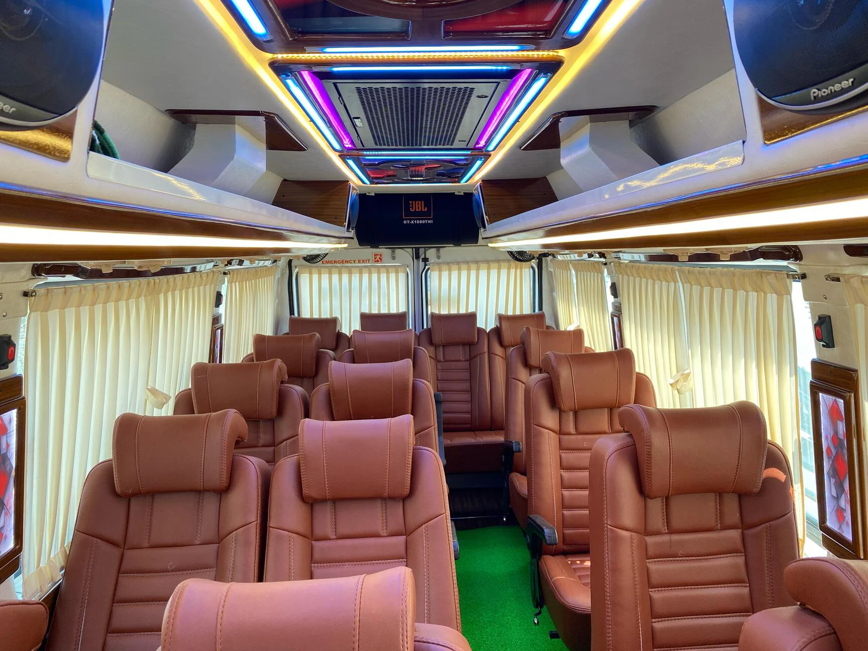 15 Seater Tempo Traveller on Rent in Ghaziabad
